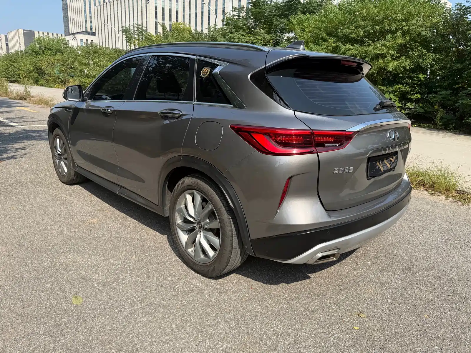 Photo 8 - Infiniti QX50