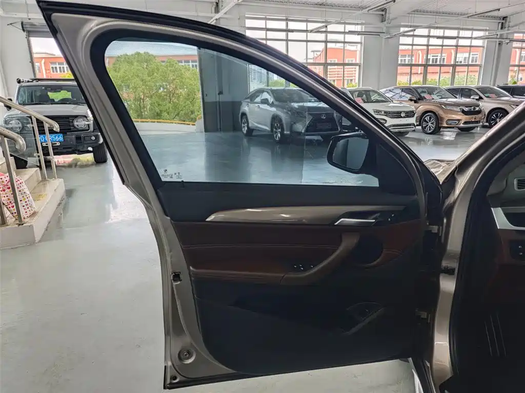 BMW X1 2019 xDrive20Li Luxury Model фото 19