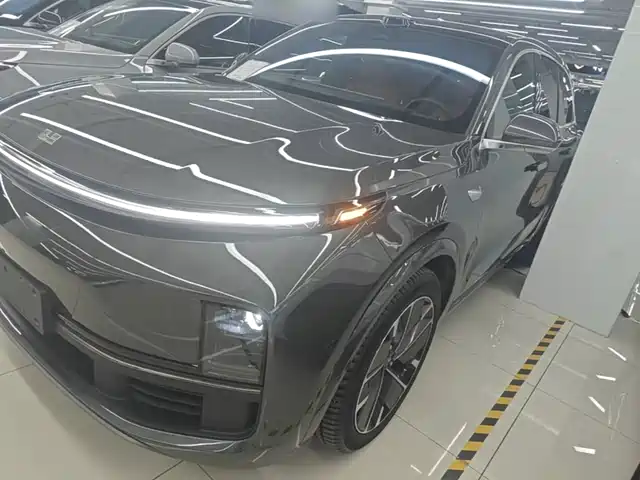 Li Auto Li L8 2025