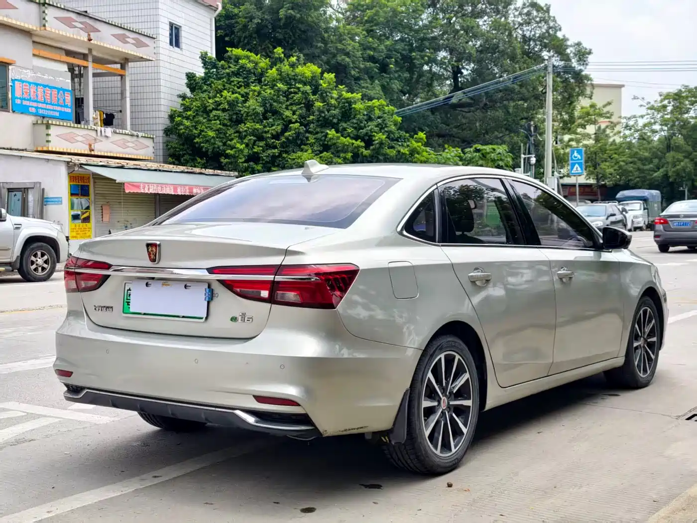 Roewe i6 New Energy 2018 2017 45T Hybrid Connected Smart Premium Edition