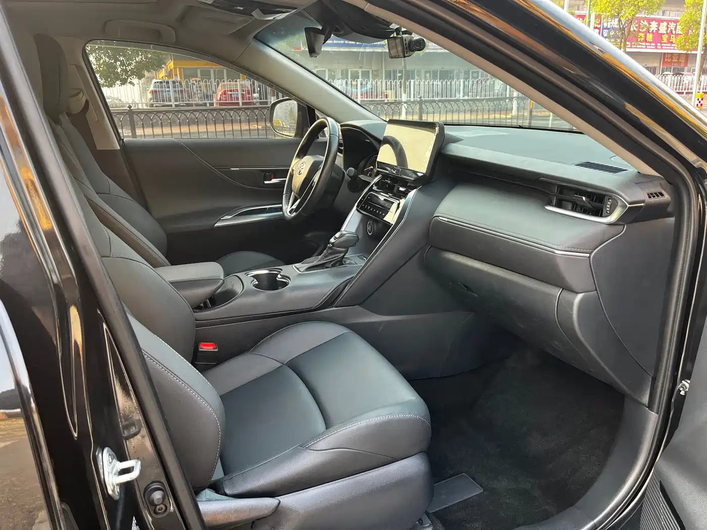 Toyota Venza 2023 2.0L CVT FWD Luxury фото 9