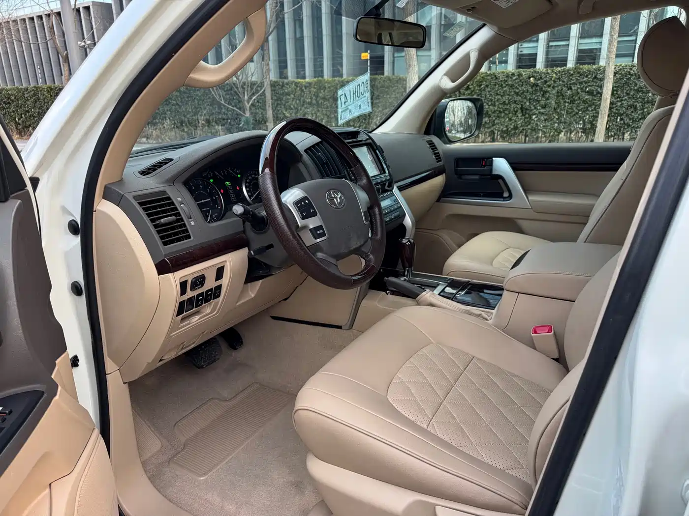 Toyota Land Cruiser (Import) 2015 4.0L V6 Middle East Low Configuration Edition фото 7