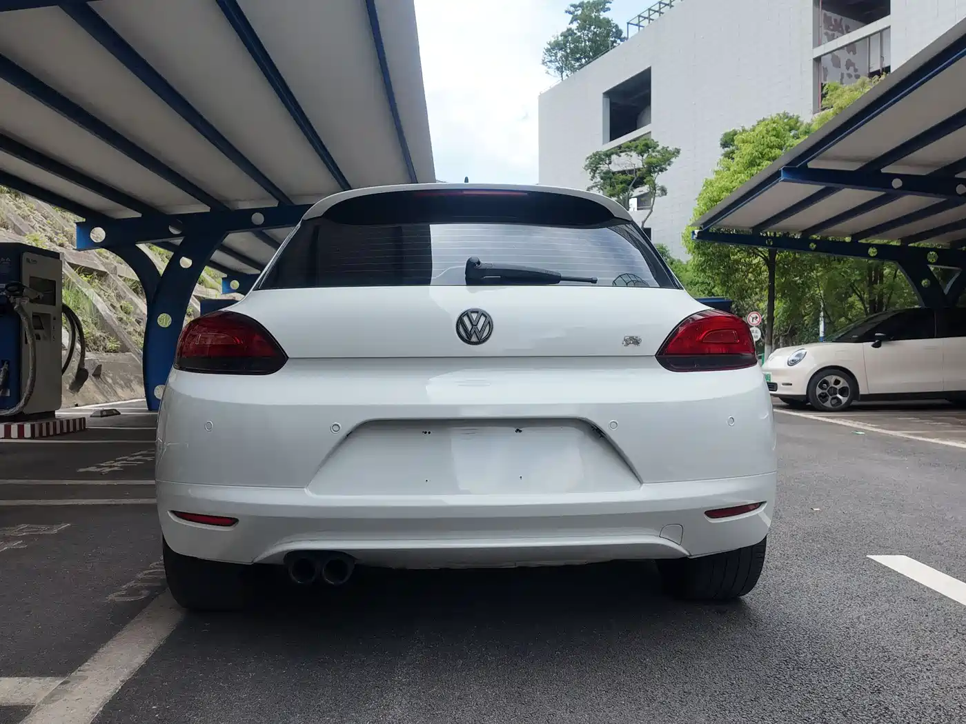 Volkswagen Scirocco 2011 Model R 2.0TSI фото 18