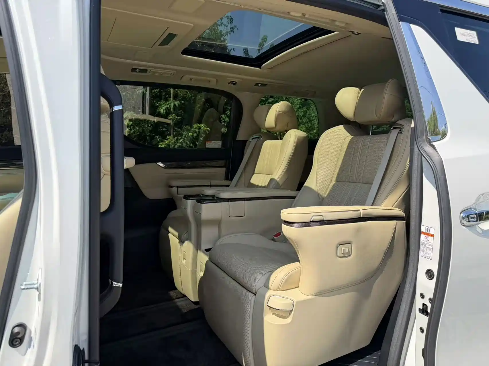 Фото 7 - Toyota Vellfire