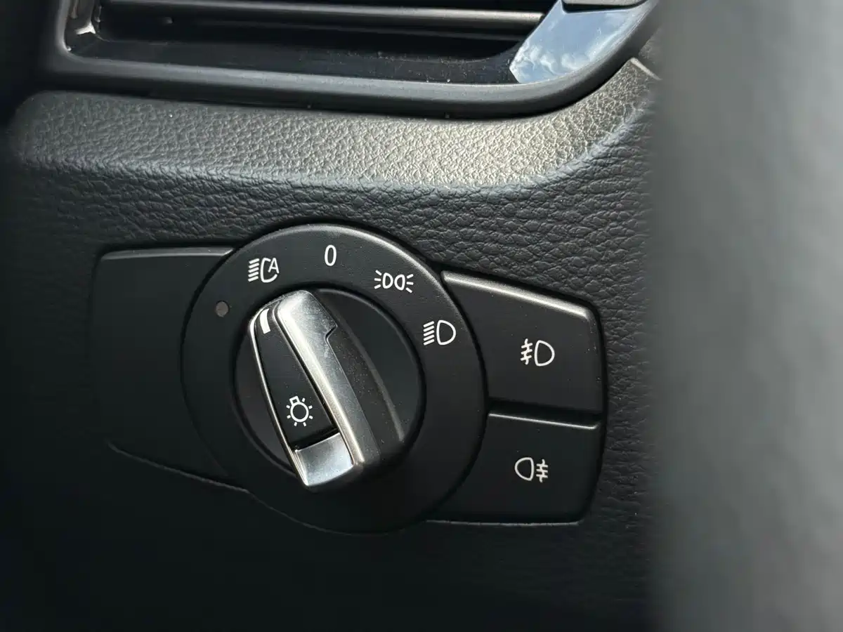 BMW X1 2014 sDrive18i Leading Edition фото 10
