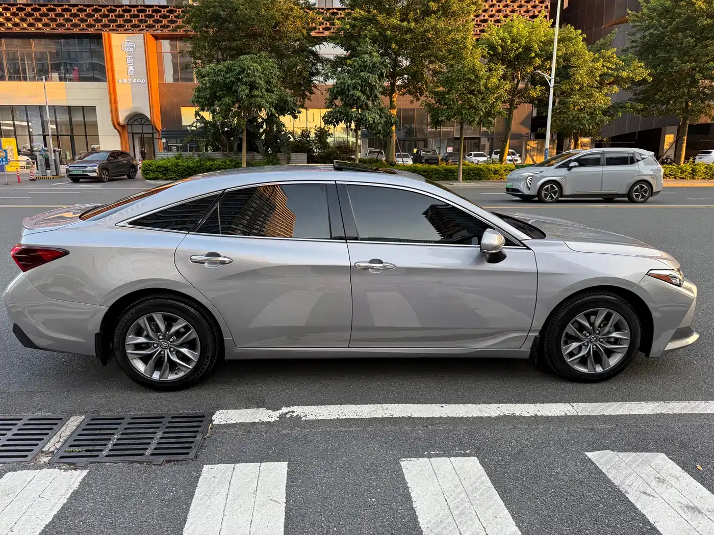 Photo 5 - Toyota Avalon