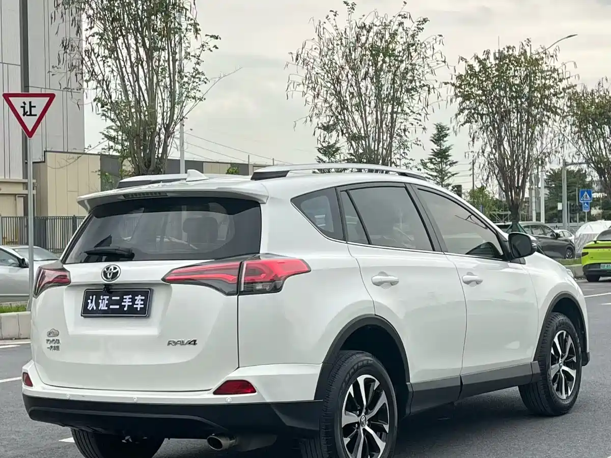 Toyota RAV4 Rongfang 2016 2.0L CVT 2WD Urban (China V) фото 6