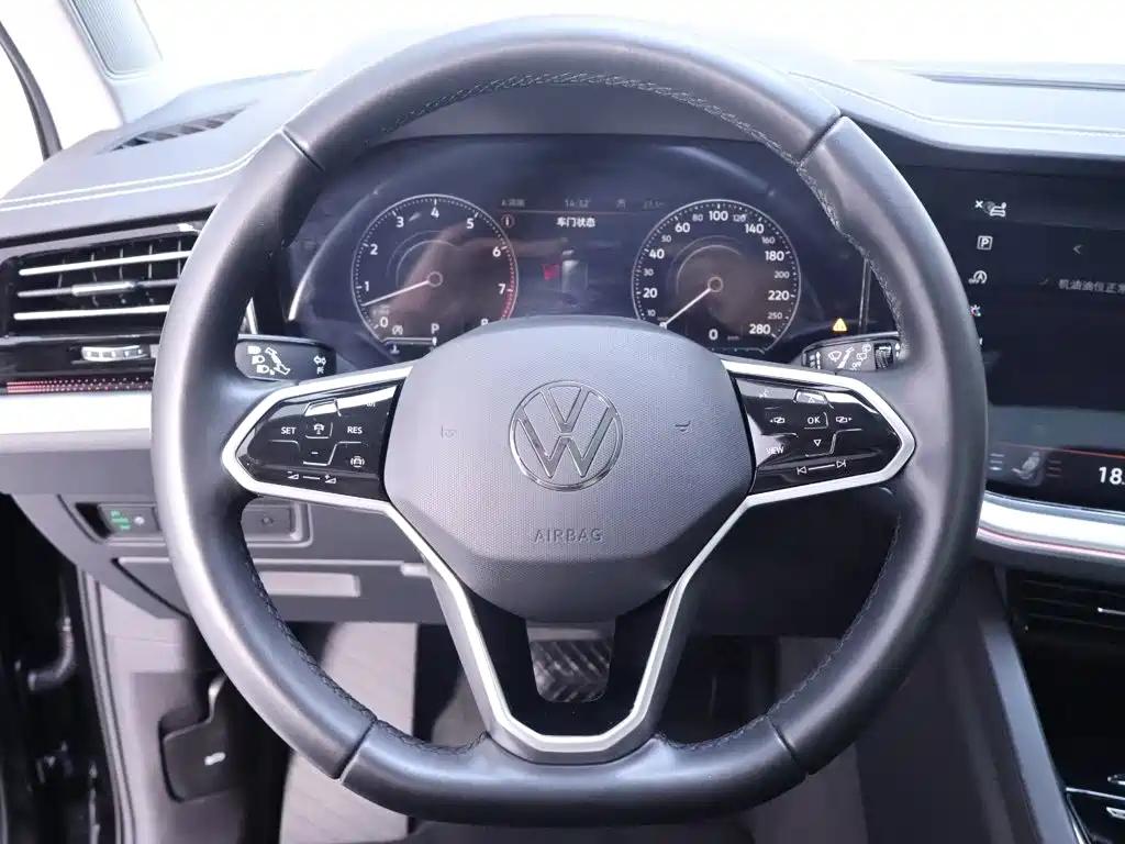Фото 16 - Volkswagen Touareg