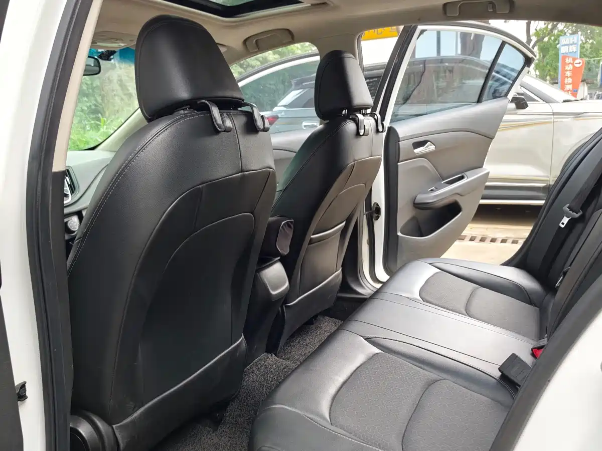 Chevrolet Cavalier 2019 325T Dual-Clutch Joy Edition фото 12