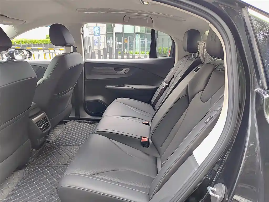 Hongqi E-QM5 2021 Ride-hailing Charging T3 Edition 5-seater фото 8