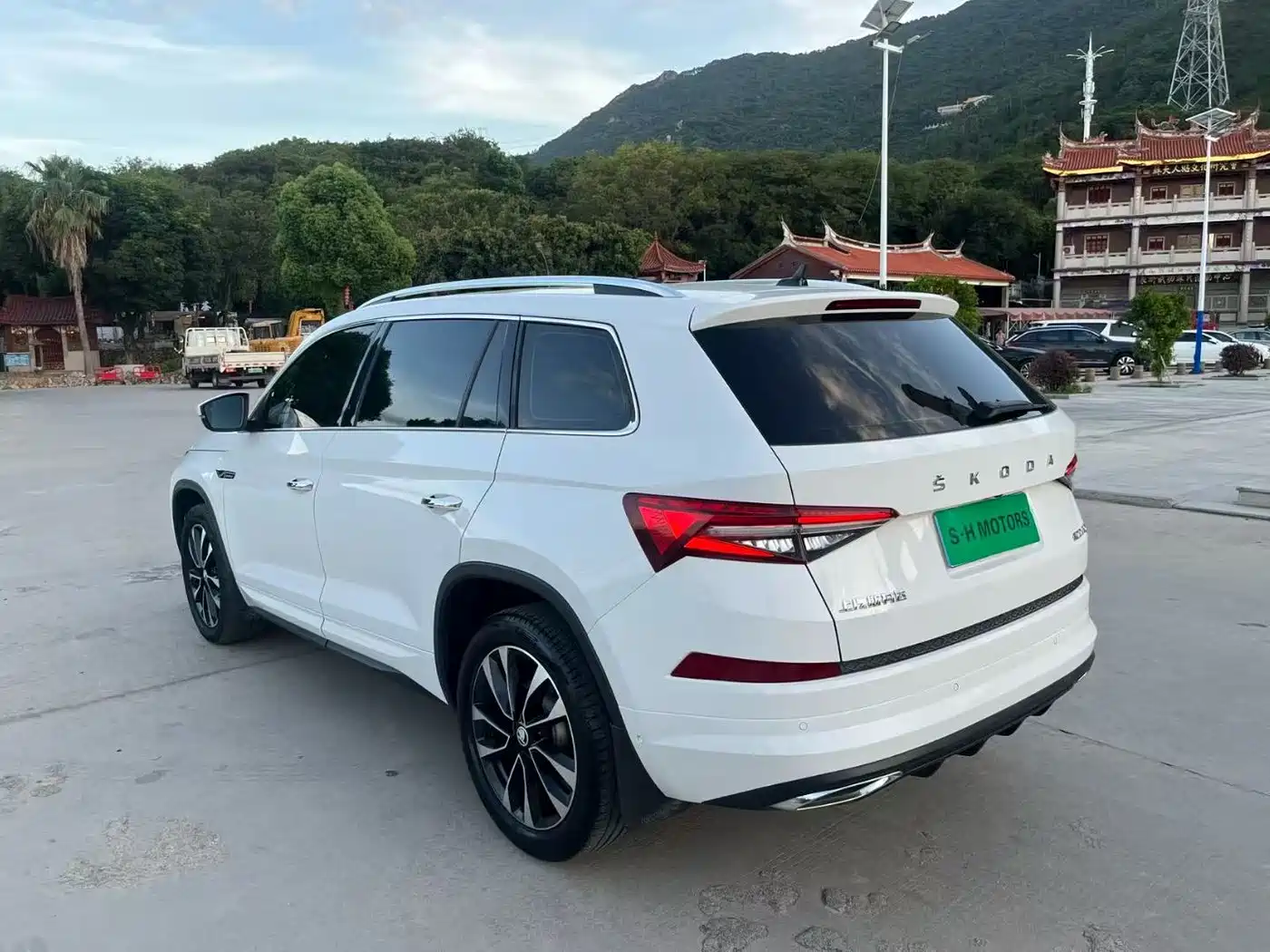 Škoda Kodiaq 2022 Facelift TSI330 7-seat FWD Luxury Edition фото 9