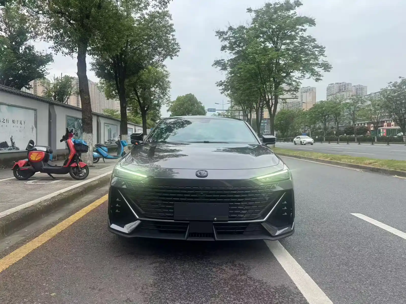 Фото 2 - Changan UNI-V