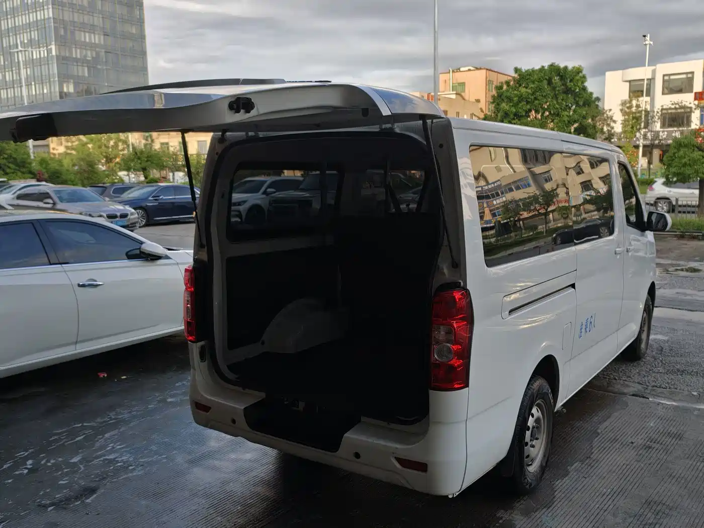 Changan Kaicheng Changan Ruixing EM80 2026 2025 Model Passenger Version Comfort Type 6-seater 300km Tailgate