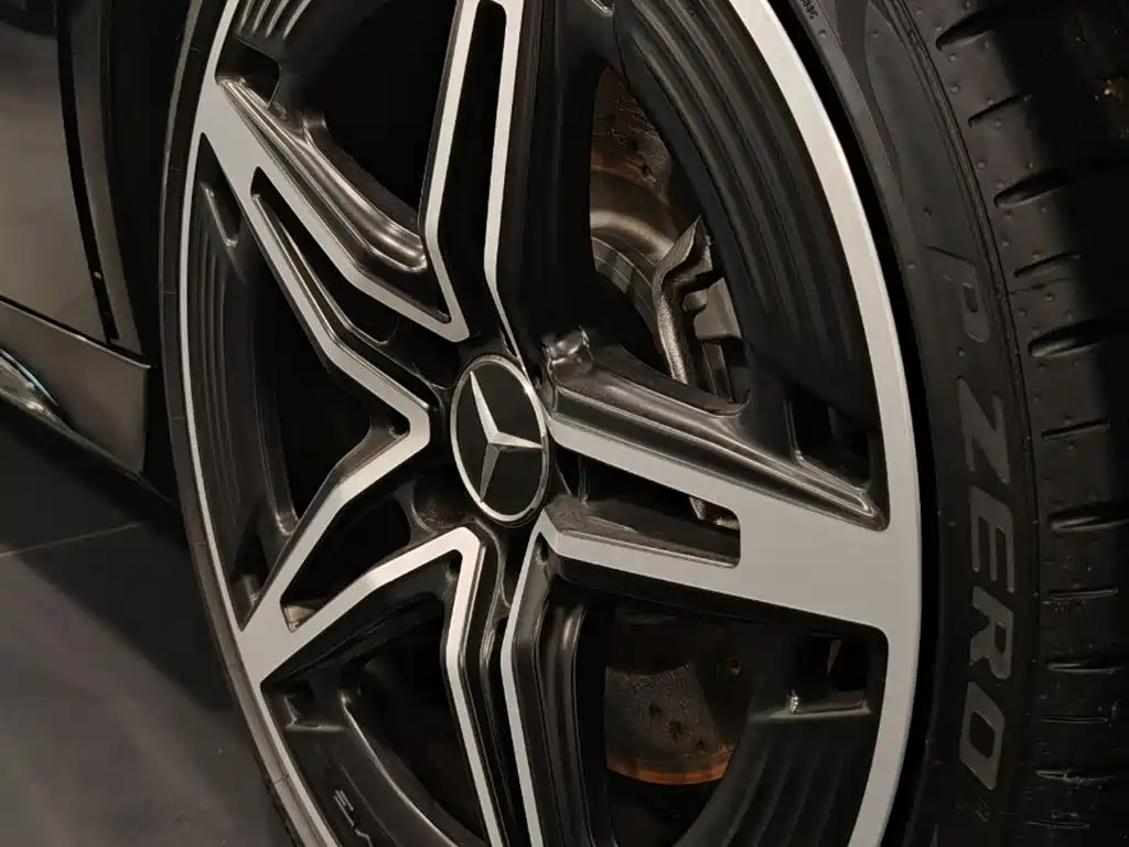 Mercedes-Benz A-Class AMG 2025 AMG A 35 L 4MATIC фото 5