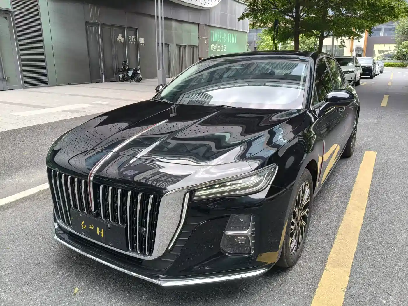Фото 1 - Hongqi H5