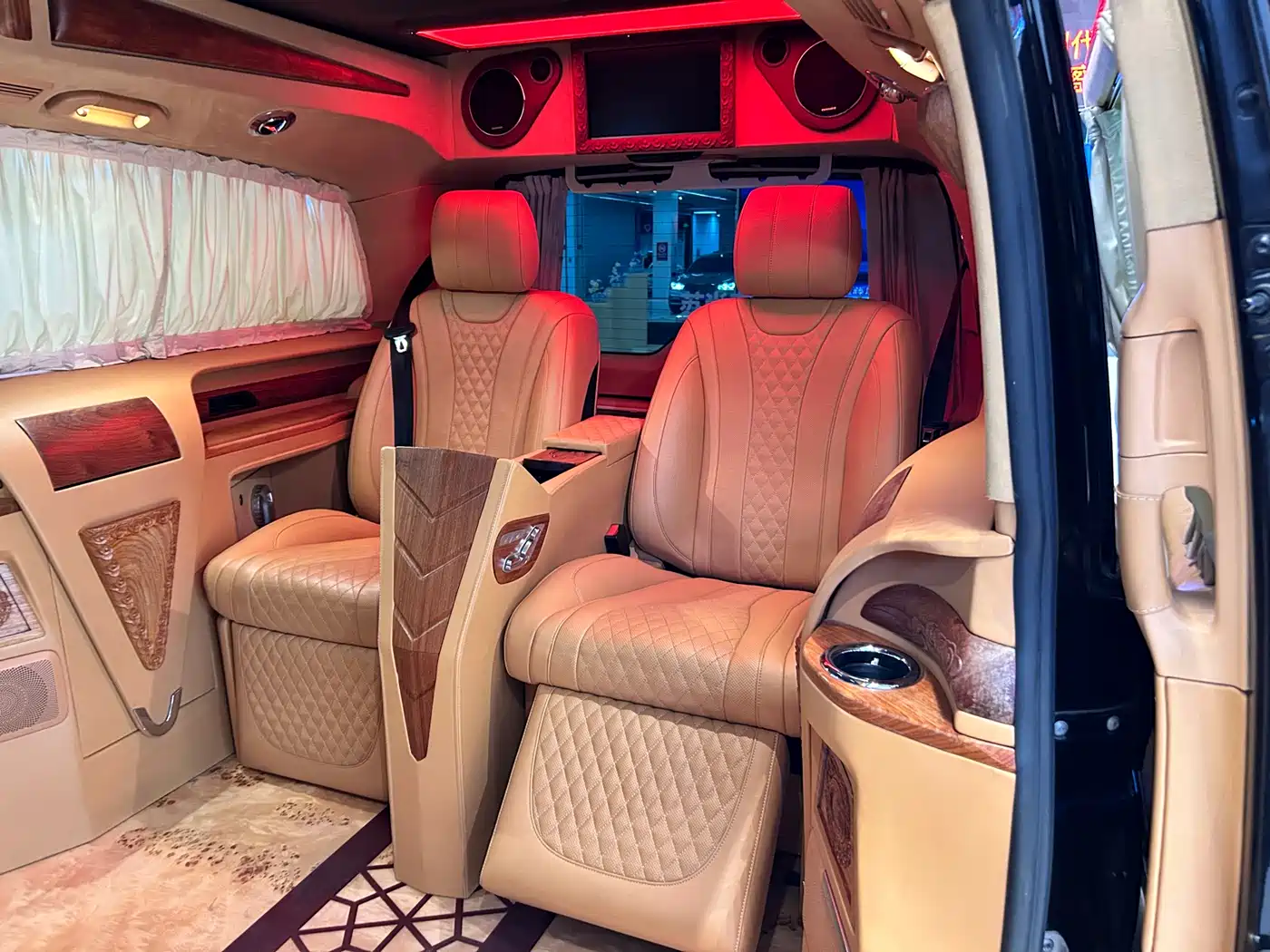 Mercedes-Benz V-Class 2018 V 260 L Premium Long Wheelbase Edition China VI фото 14