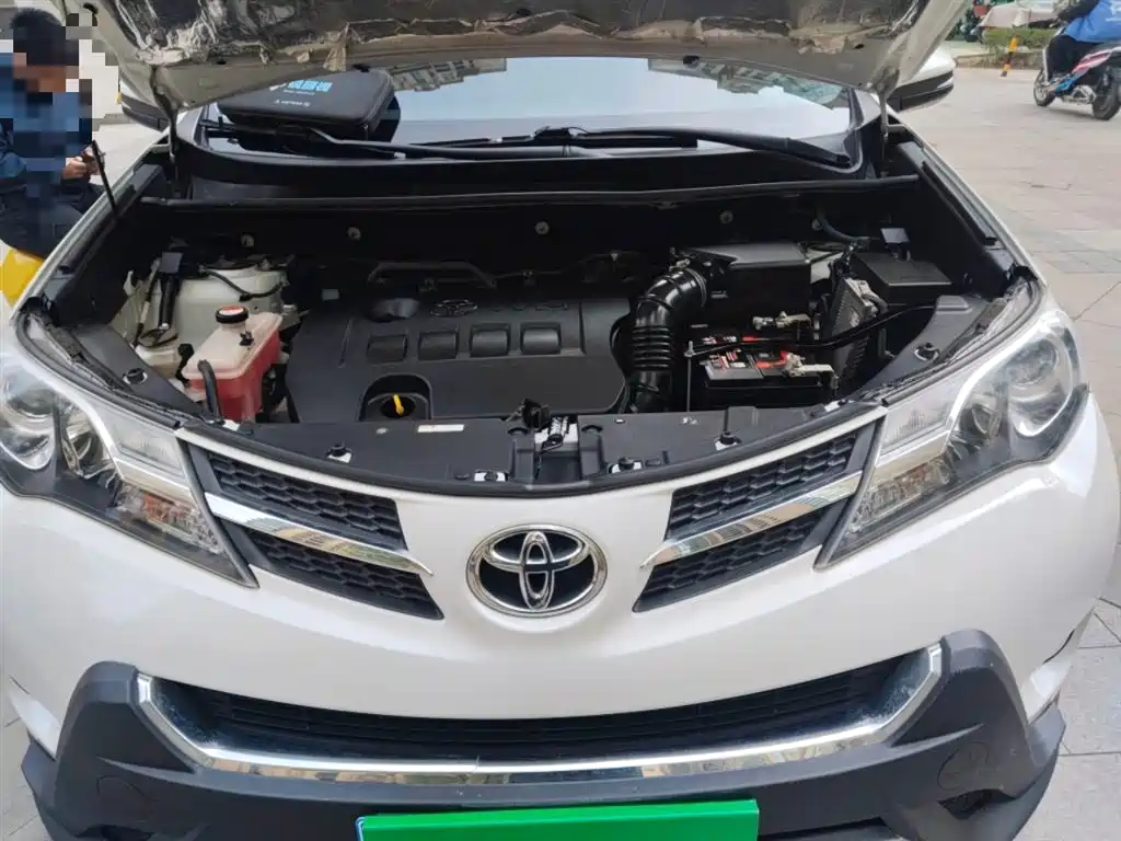 Toyota RAV4 Rongfang 2015 2.0L CVT 2WD Trend Edition фото 11
