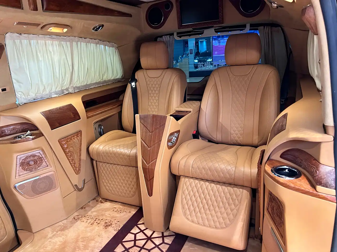 Mercedes-Benz V-Class 2018 V 260 L Premium Long Wheelbase Edition China VI фото 13