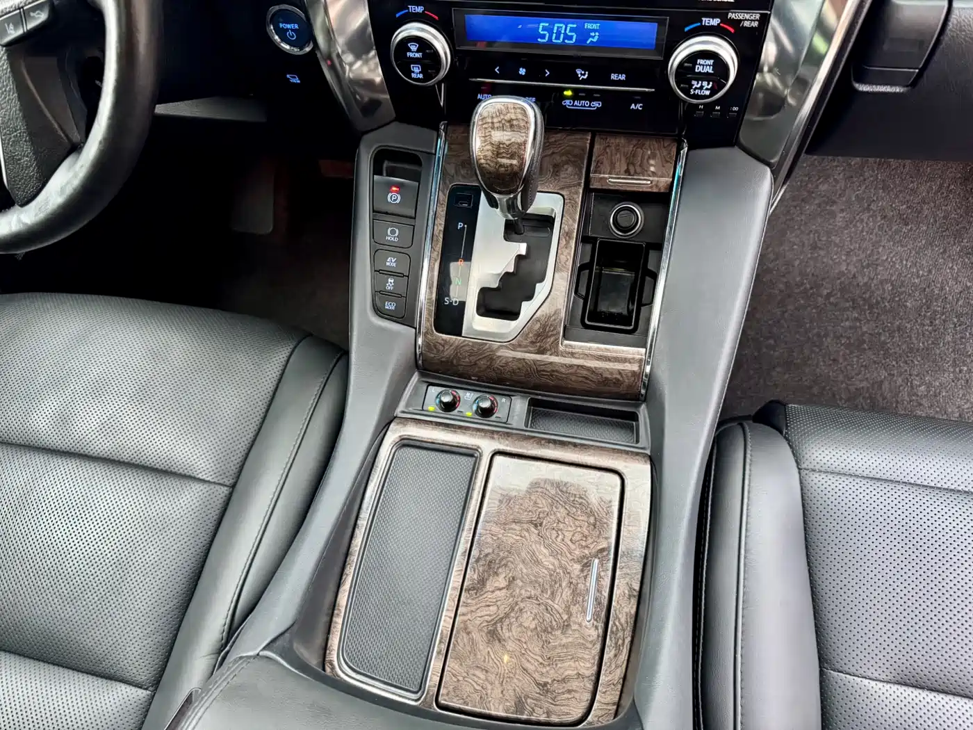 Toyota Vellfire 2023 Crown Hybrid 2.5L HV Premium фото 9