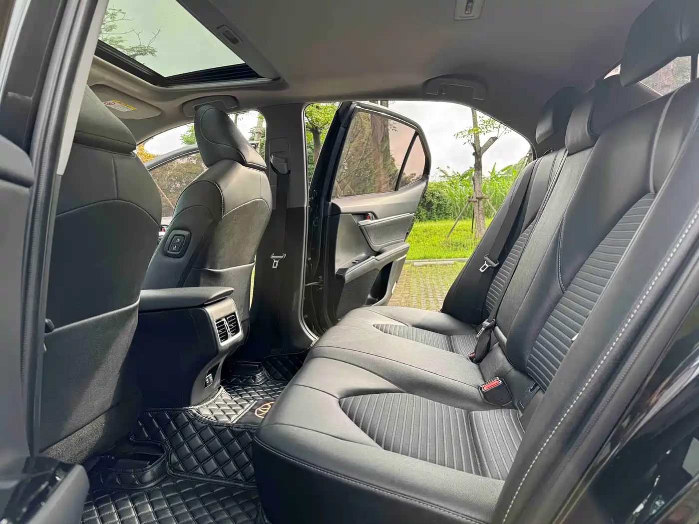Toyota Camry 2022 2.5S Knight Edition фото 16