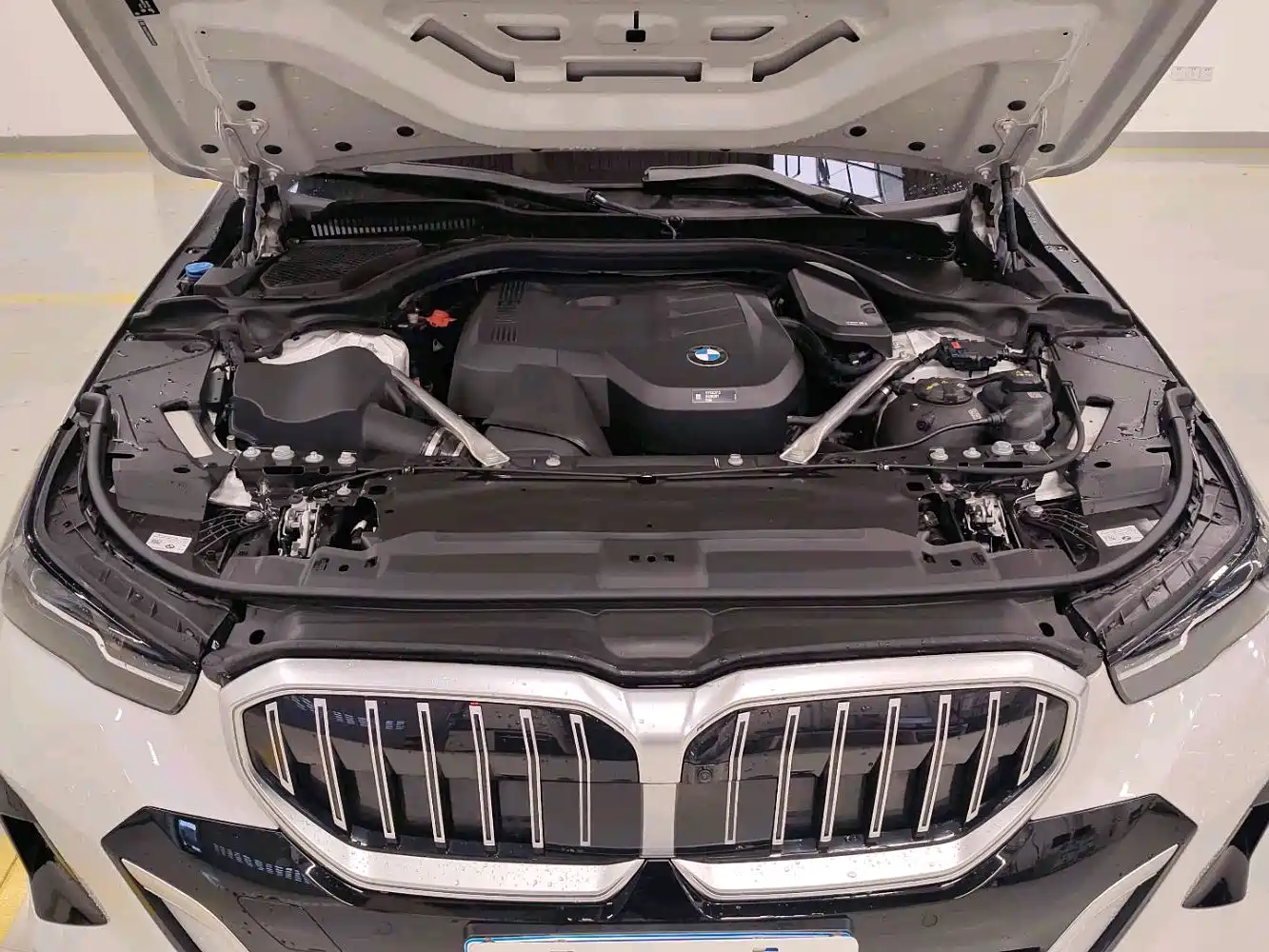 BMW 5 Series 2025 530Li Premium M Sport Package фото 8