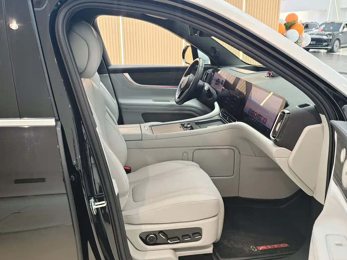 AITO Wenjie AITO M9 2024 Pure Electric Ultra 100kWh 6-Seater фото 26