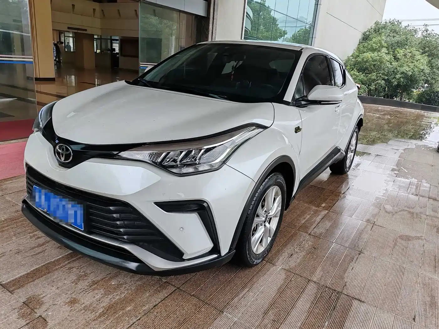 Toyota IZOA 2024 2023 2.0L 20th Anniversary Platinum Edition