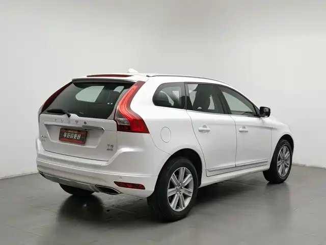 Volvo XC60 2017 T5 AWD Smart Premium — фото 2