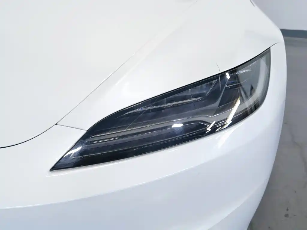Tesla Model 3 2026 2025 Model Year Facelift Rear-Wheel Drive