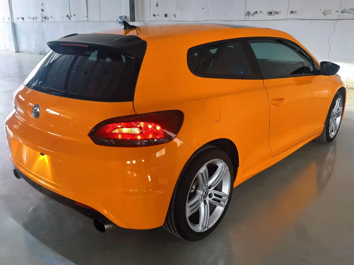 Volkswagen Scirocco 2011 Model R 2.0TSI фото 5
