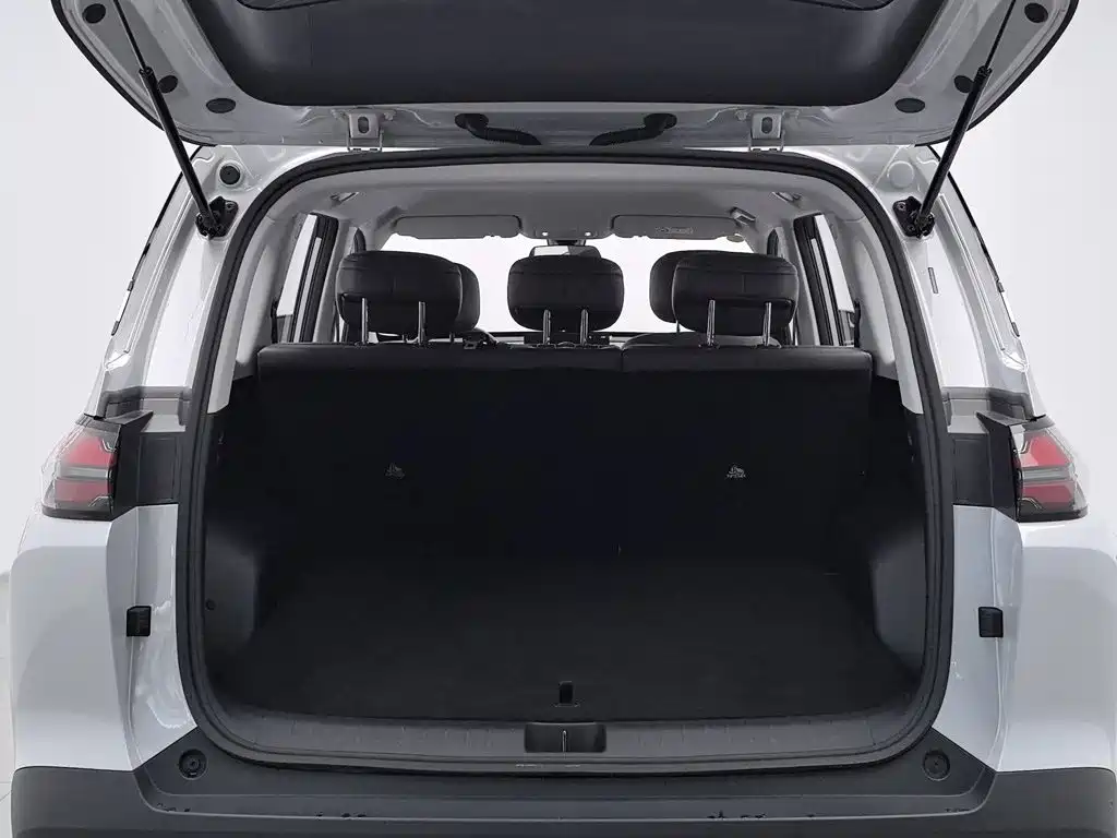 Wuling Motors Starlight 560 NEV 2025 2025 Model Plug-in Hybrid Version 5-seater