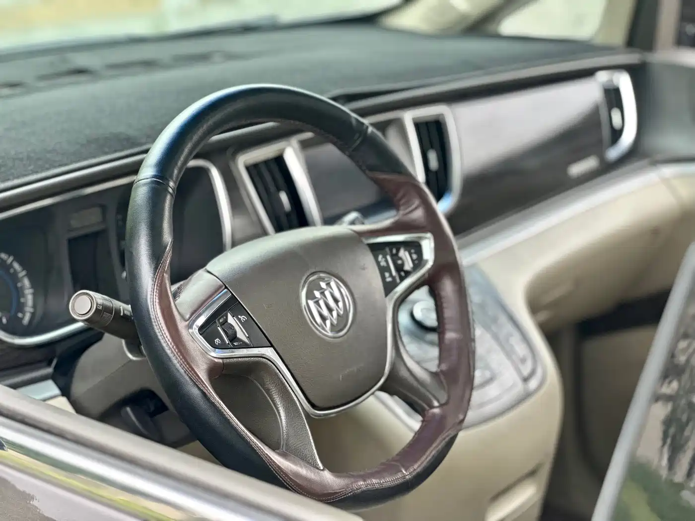 Buick GL8 2011 3.0L GT Luxury Business Elegance Edition фото 20
