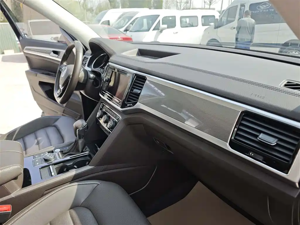 Volkswagen Teramont 2020 380TSI 4WD Luxury Edition China VI фото 12