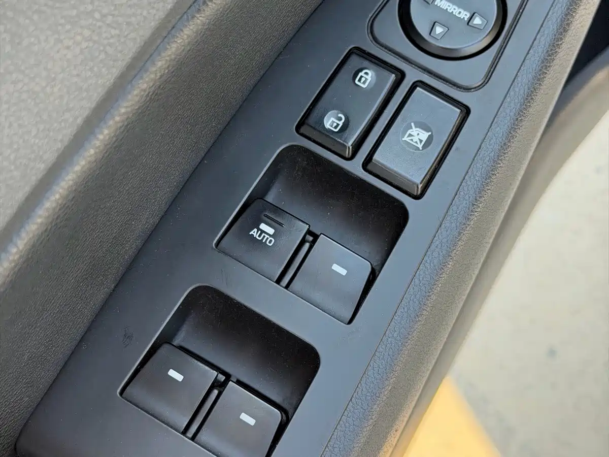 Photo 8 - Hyundai Elantra