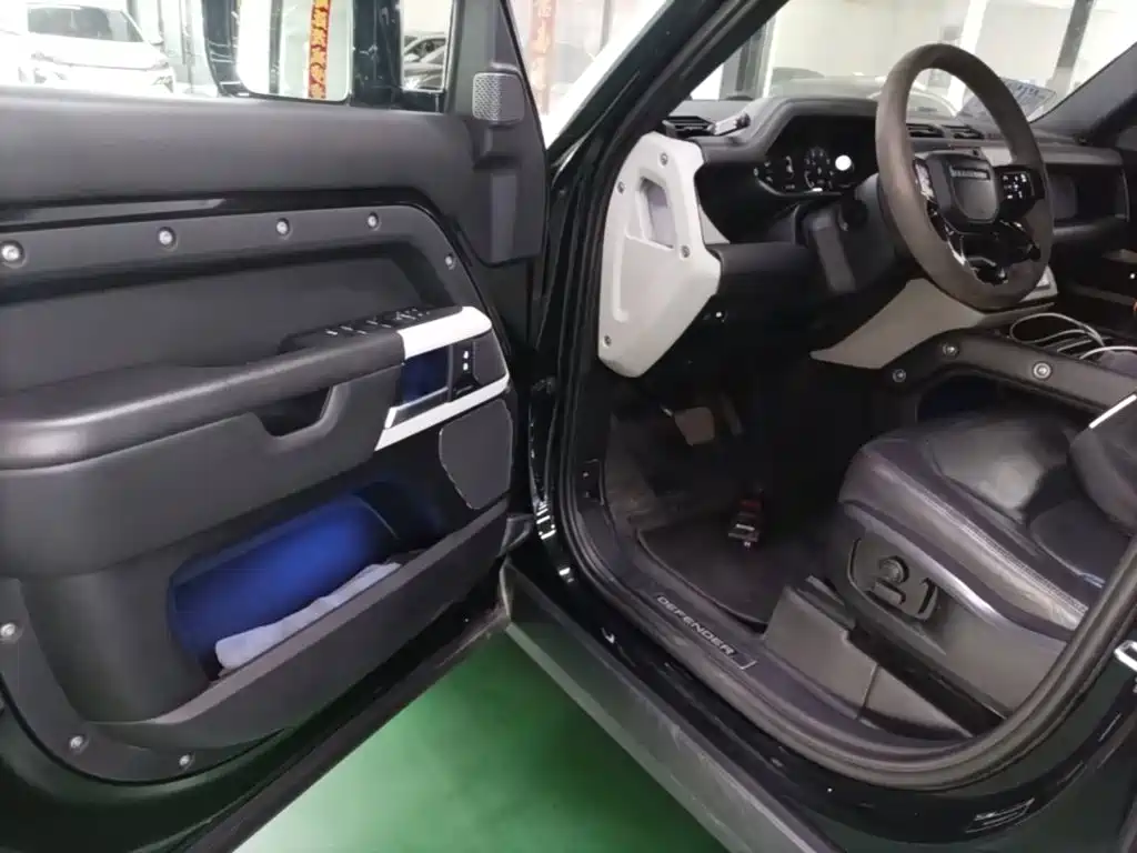 صورة 16 - Land Rover Defender