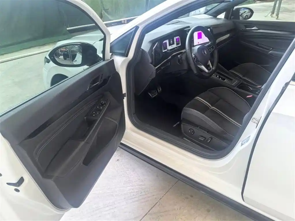 Volkswagen Golf 2021 280TSI DSG R-Line фото 2