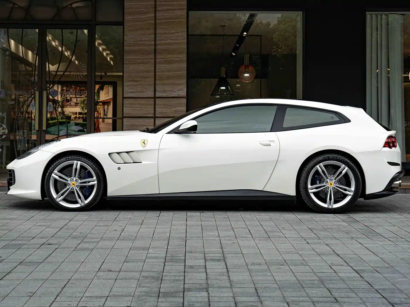 Ferrari GTC4Lusso 2018 2016 6.3L V12