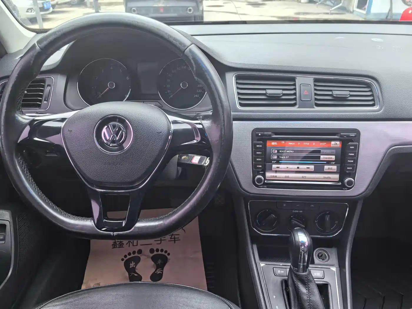 Volkswagen Lavida 2015 1.6L Automatic Comfort Edition фото 4