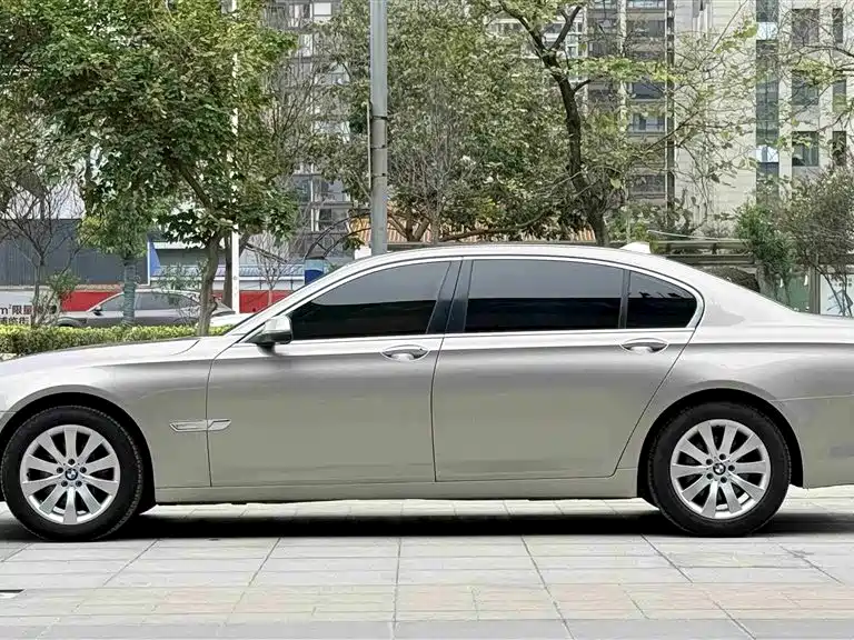 BMW 7 Series 2013 Model 740Li Leading фото 6