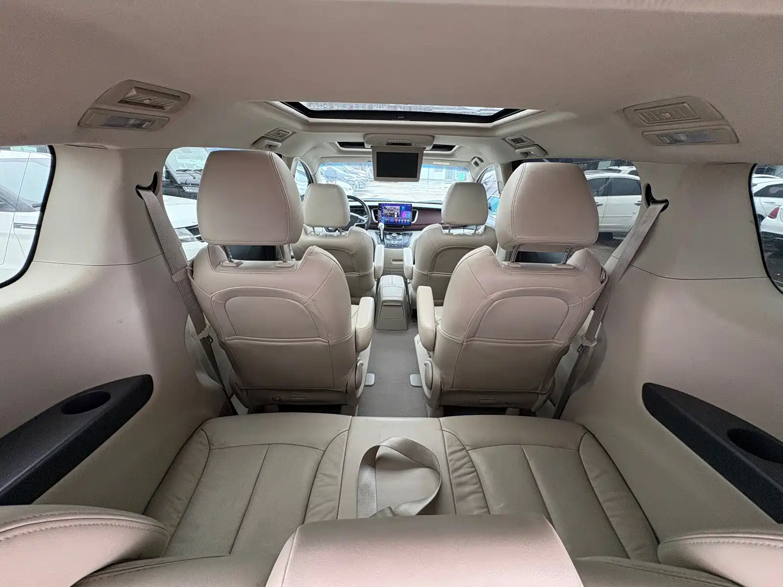 Photo 11 - Buick GL8