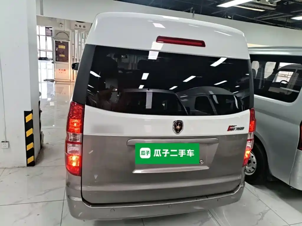 Jinbei New Hiace X30L 2025 2024 Fortune Edition Passenger Van 5/6/7-seater with Front AC