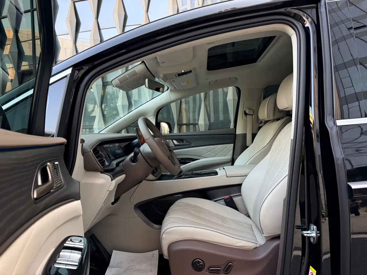 Denza D9 2022 DM-i 970 AWD Flagship фото 5