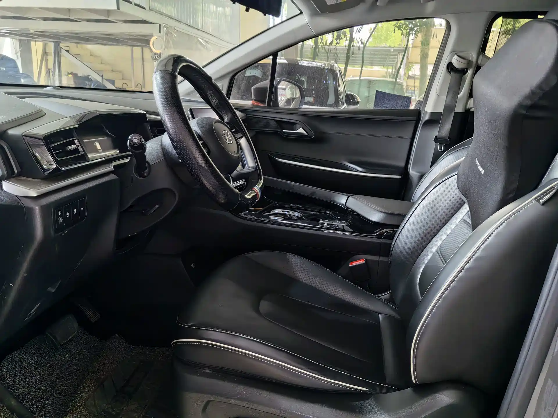 Photo 4 - Hyundai Custo