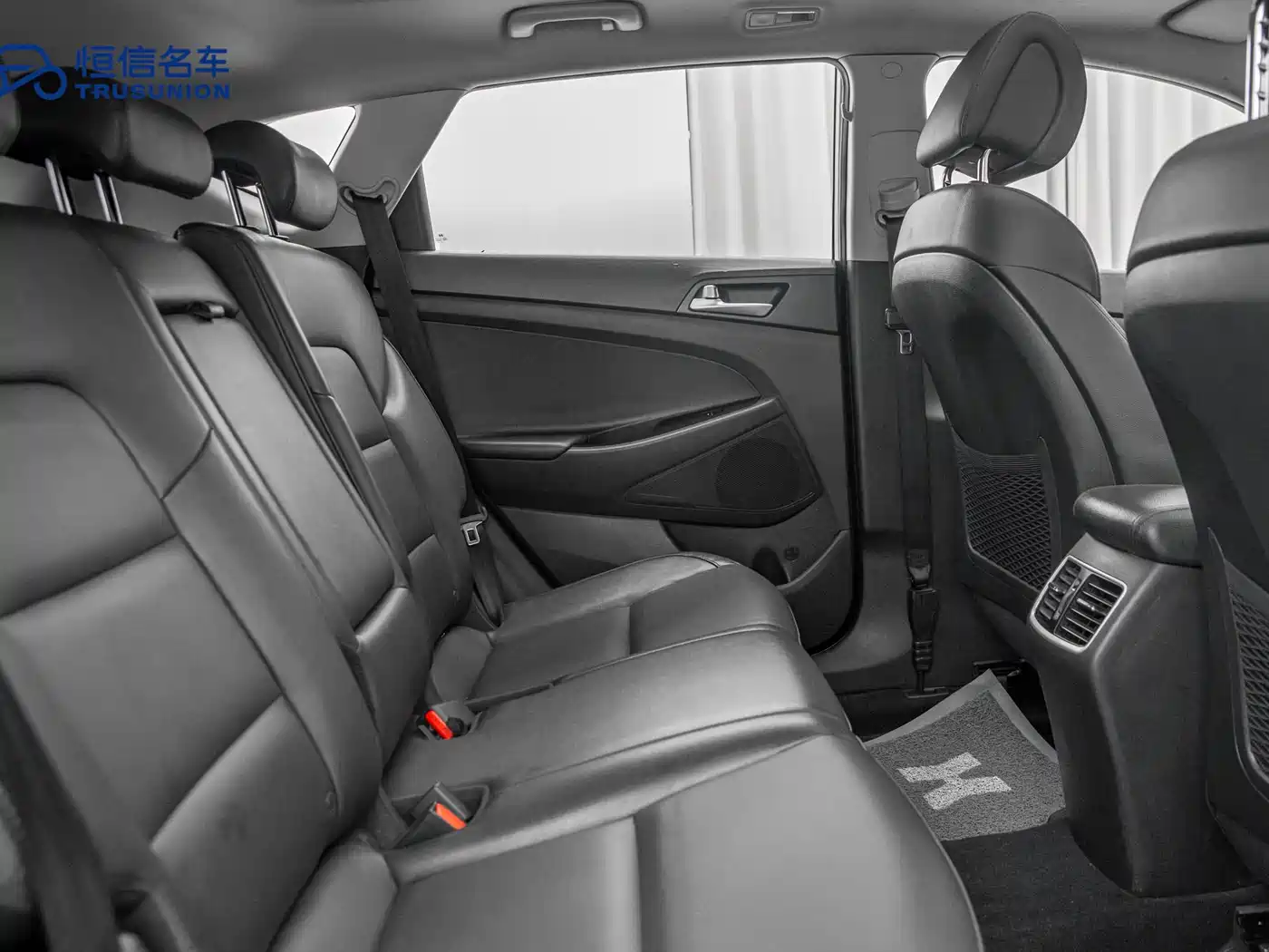 Hyundai Tucson 2018 1.6T DCT 2WD 15th Anniversary Special Edition фото 15