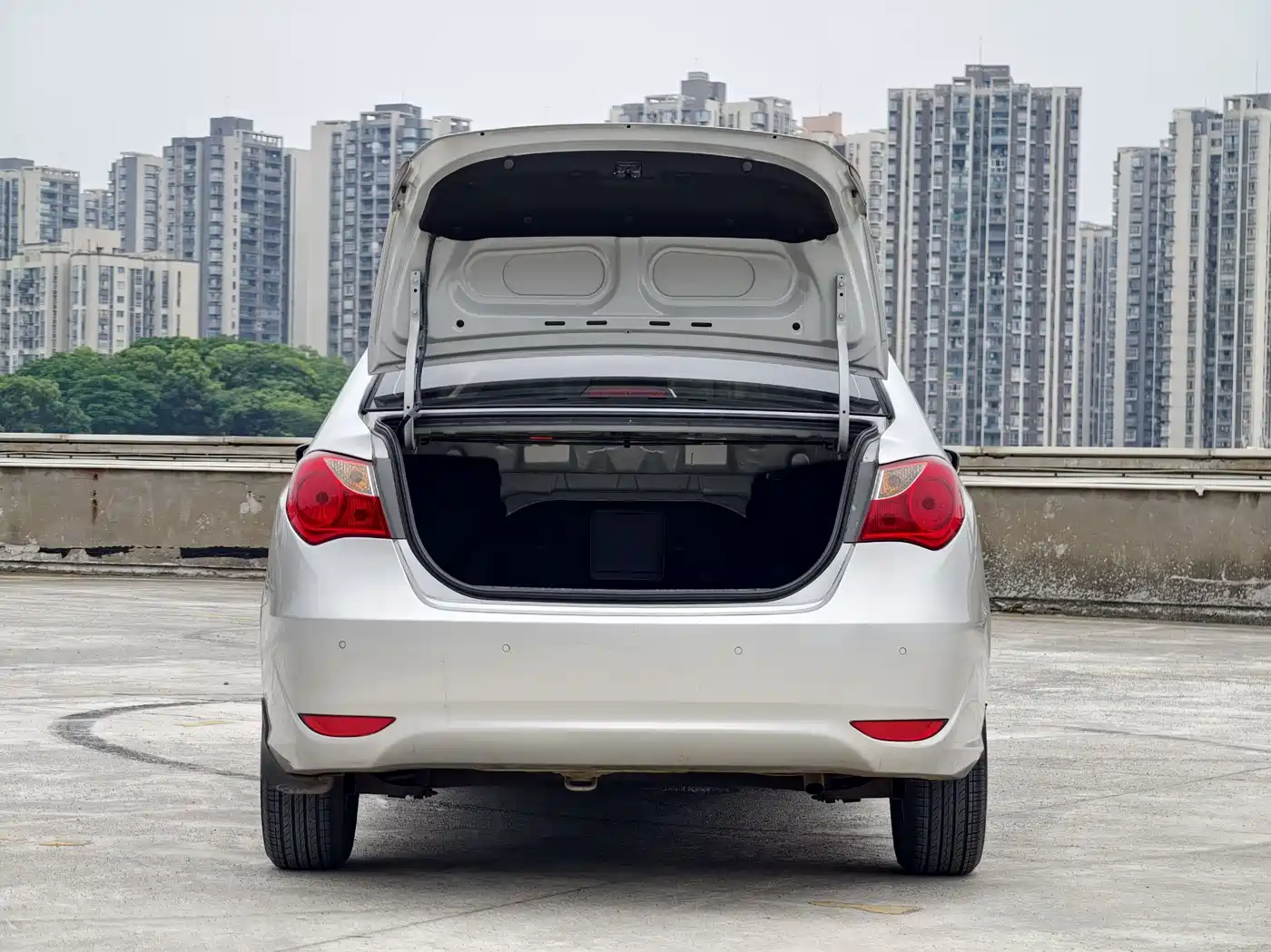 Hyundai Elantra 2011 1.6L Automatic Luxury фото 18