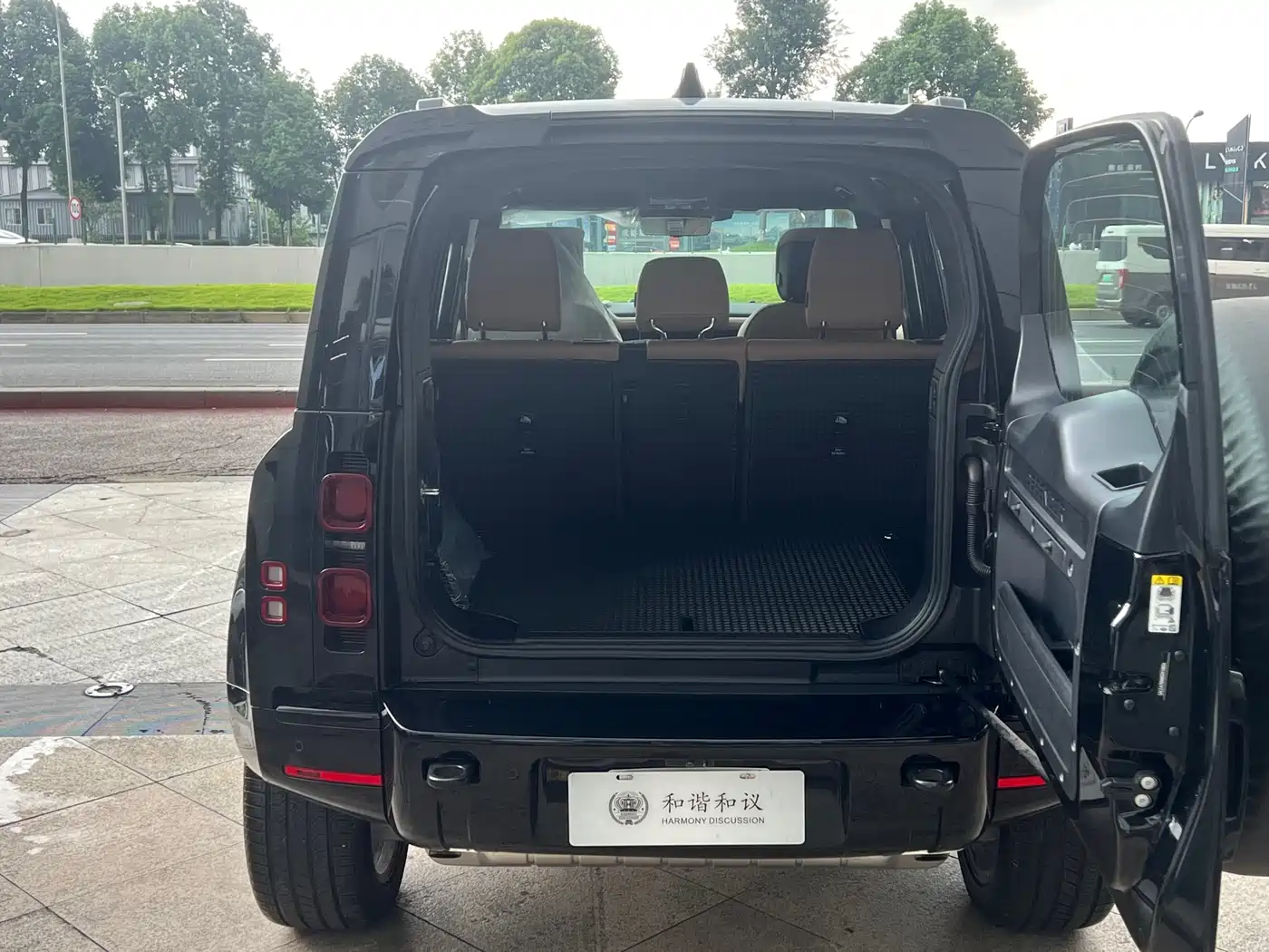 Land Rover Defender 2025 110 3.0T P400 -Dynamic HSE фото 15