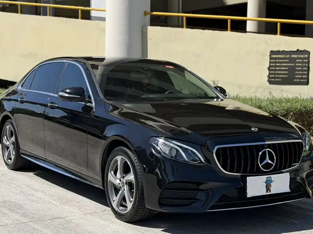 Фото 3 - Mercedes-Benz E-Class