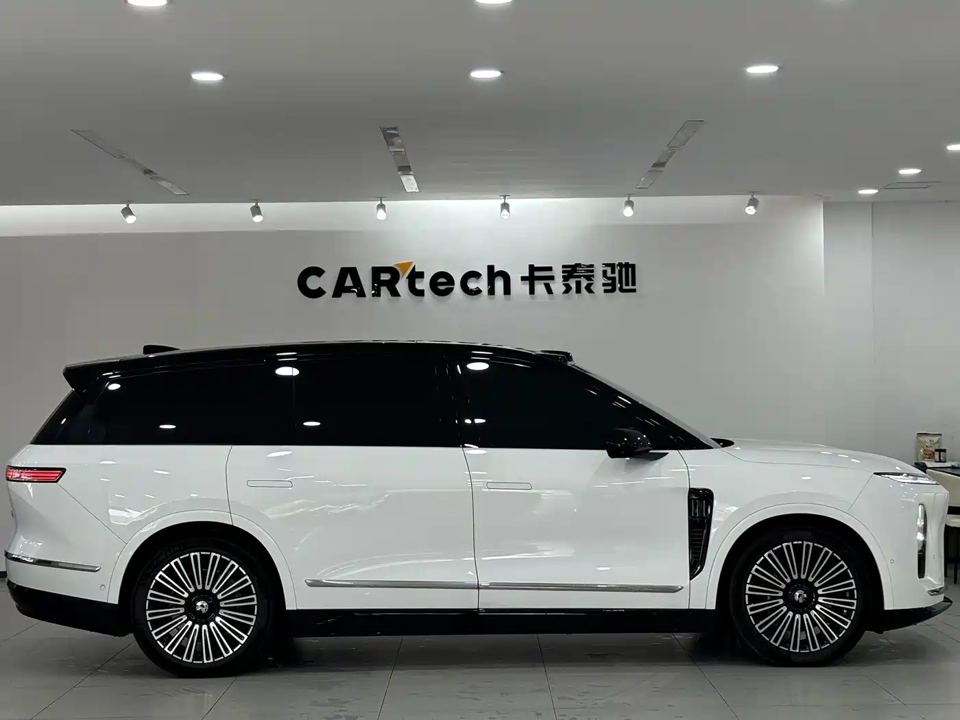 NIO ES8 2026 2025 Model 6-Seat Executive Luxury Edition
