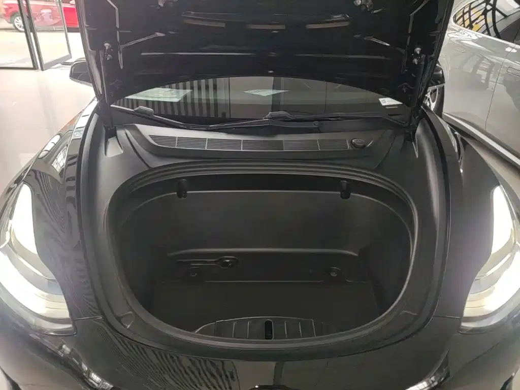 Фото 20 - Tesla Model 3