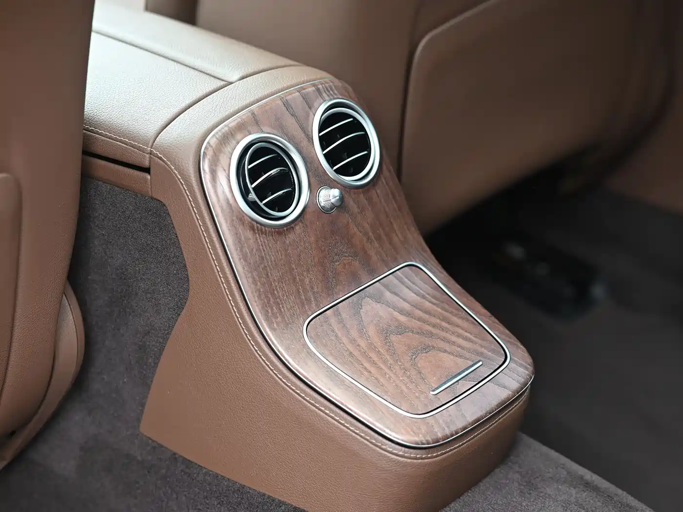 Mercedes-Benz E-Class New Energy 2022 E 350 e L Plug-in Hybrid Sedan фото 13